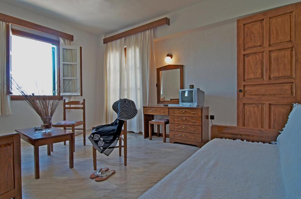 Alex Hotel Тоурлос Экстерьер фото